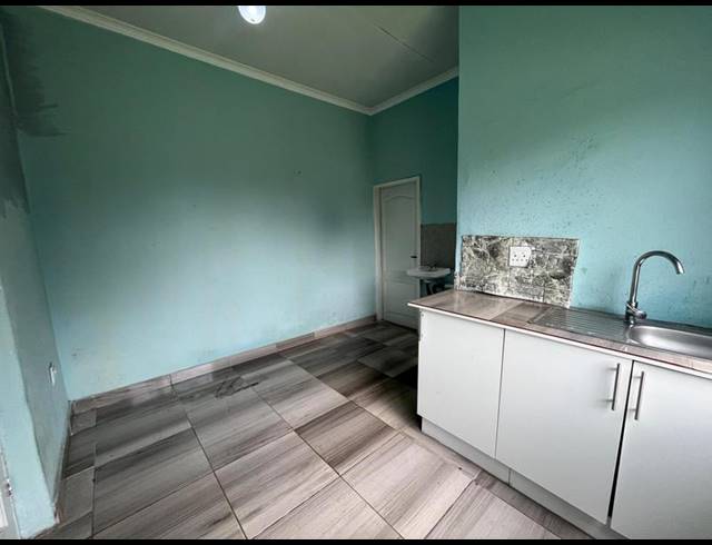 1 BEDROOM PROPERTY TO RENT IN LOMBARDY EAST